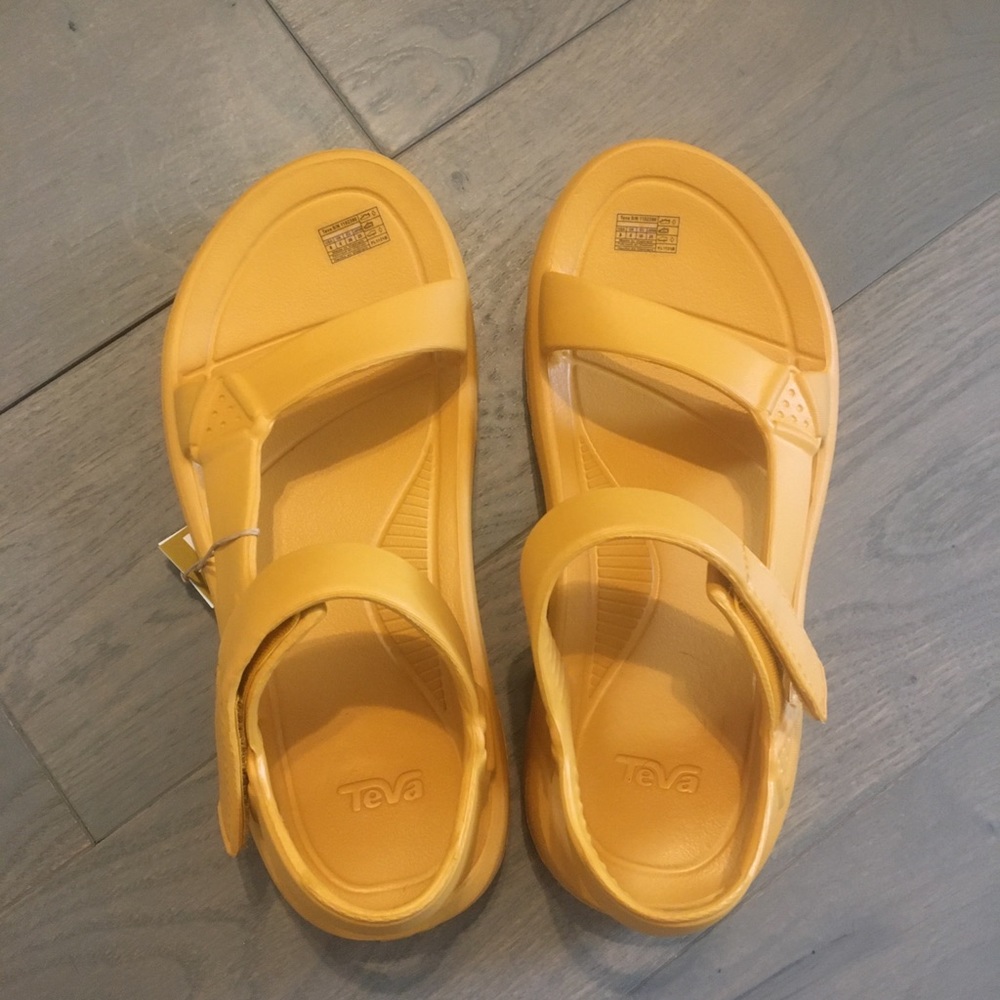Teva Hurricane Drift sandal in sunflower size 8